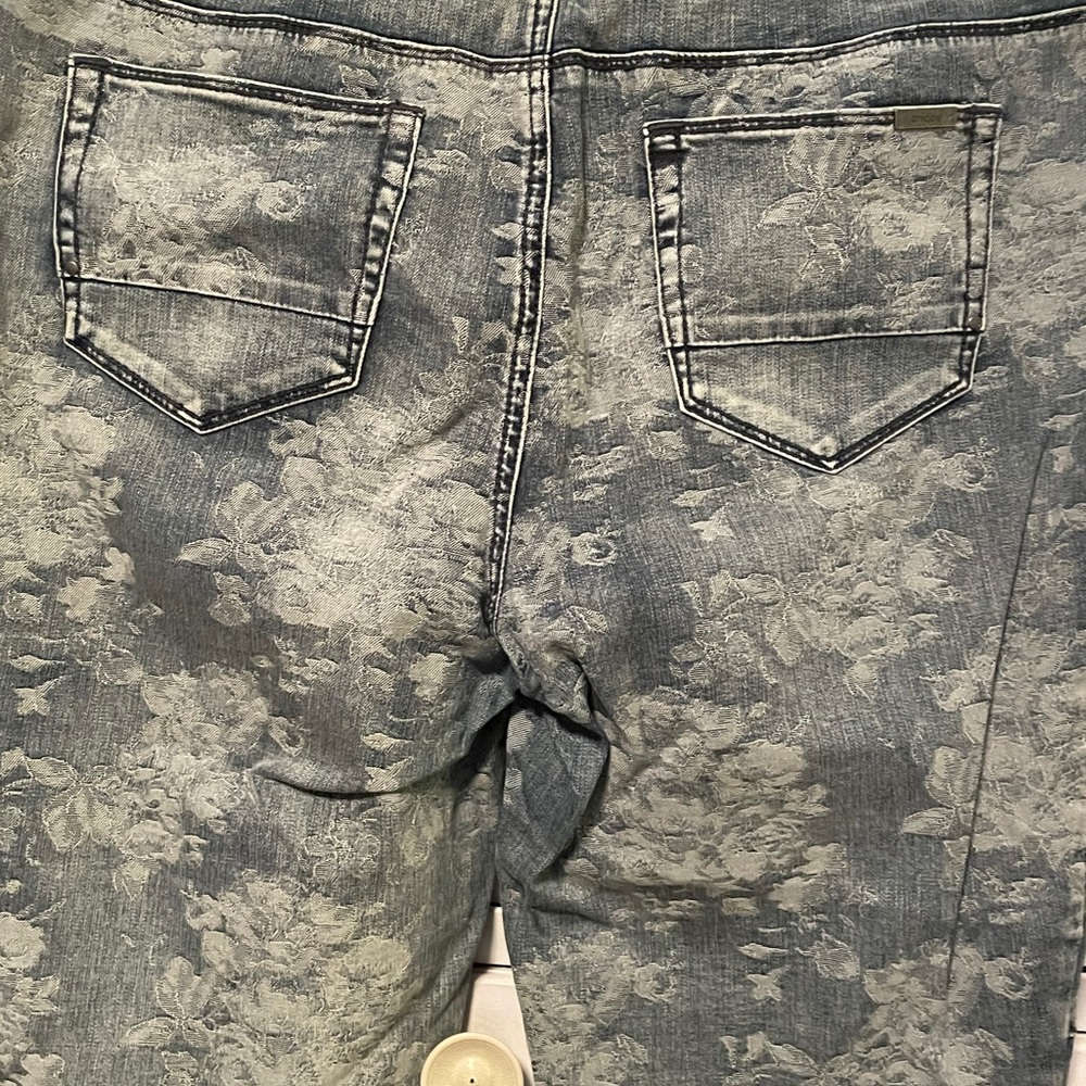 So Slimming Chico’s Crop Patchwork Jeans Size 2 L - image 6